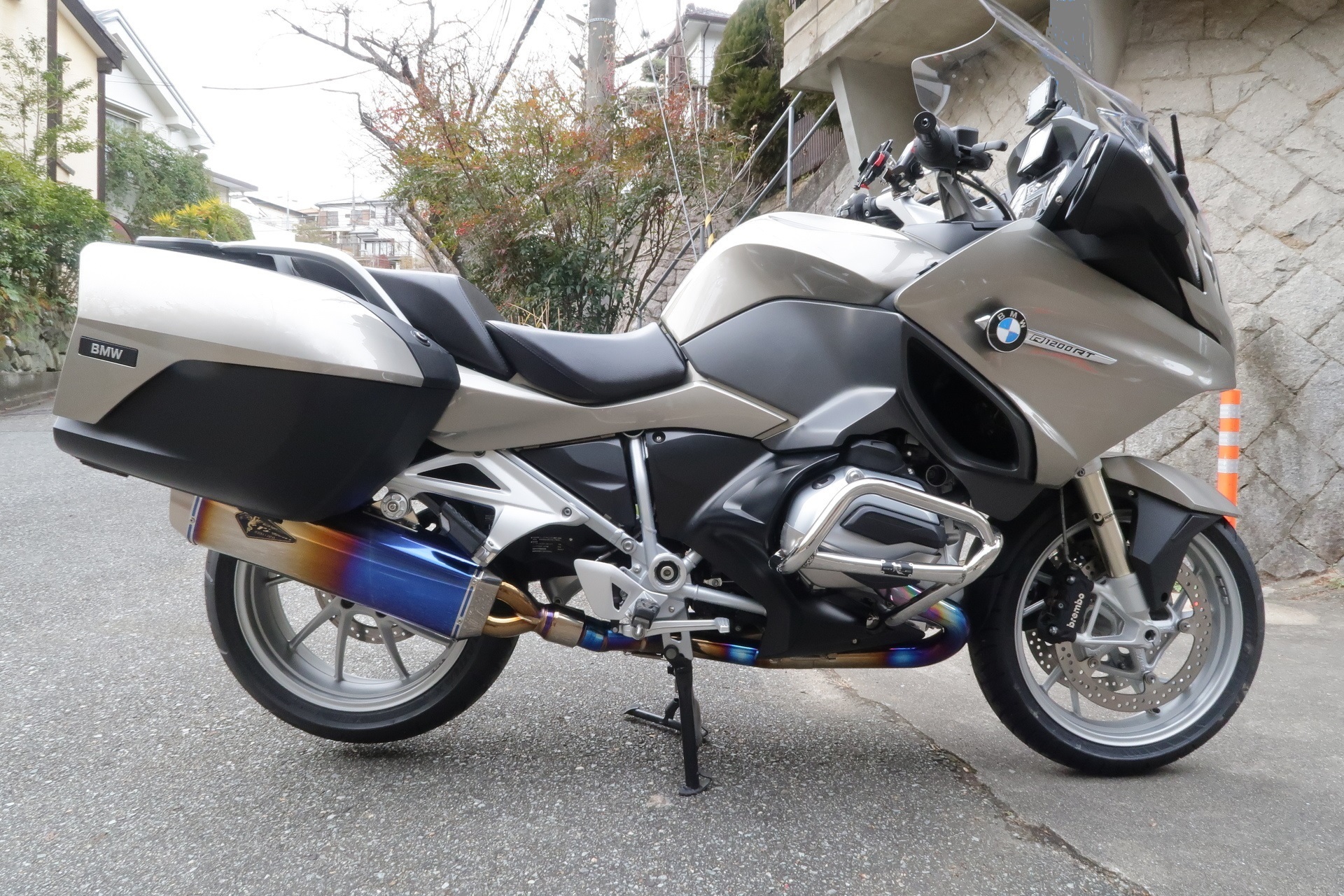 R1200RT LC R-Style エンジンガード: 銀河への道 - ＢＭＷ Ｒ１２００ＲＴ LCに魅せられて-